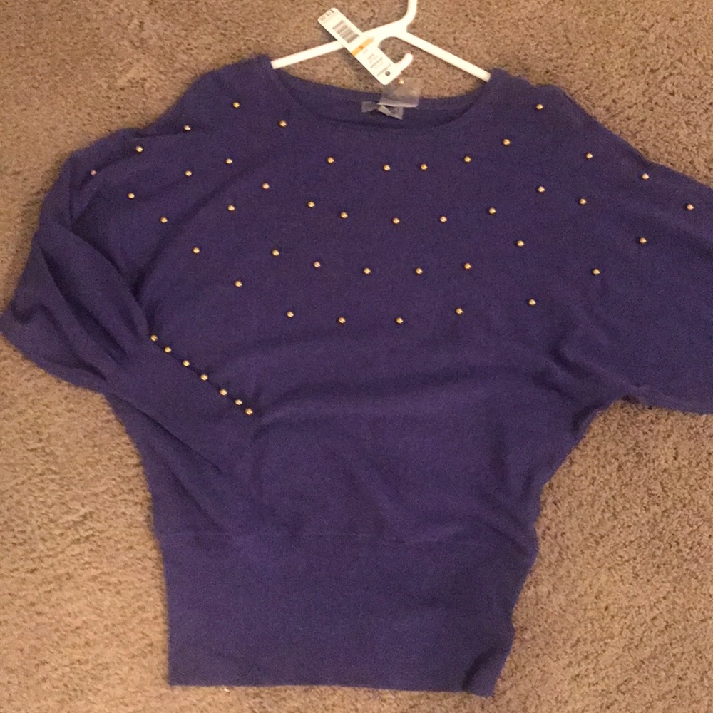Purple light knit sweater with gold beads